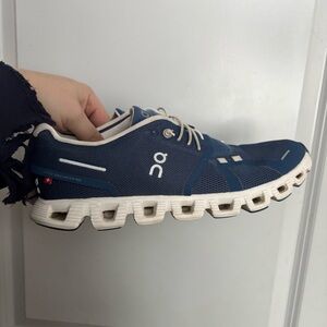On Running Women’s 9.5 Blue Cloud 5 Lace Up Athletic Sneakers